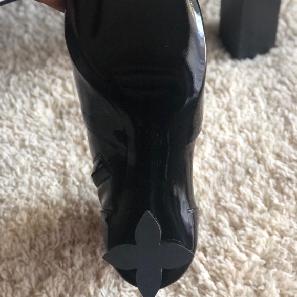Louis Vuitton Ankle Boot ***Authentic*** - Picture 2 of 9